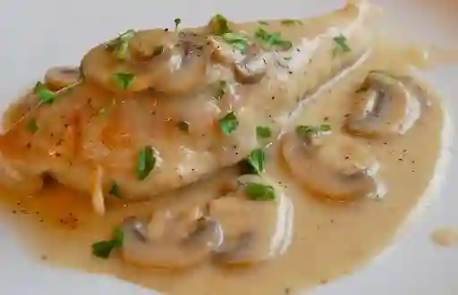 Filete De Pescado En Salsa De Champiñon