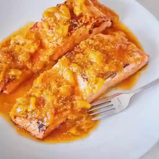 Salmón En Salsa De Uchuva