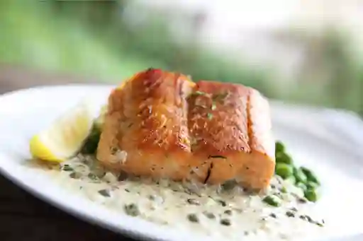 Salmón en Salsa Marinera