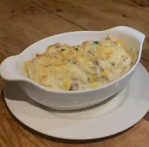 Pan Gratinado Pollo y Tocineta