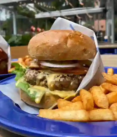 Combo Cheeseburger + Birra