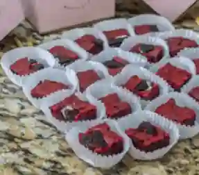 Bites X12 de Torta de Brownie Red Velvet con Oreo