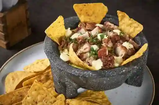 Molcajete De Guacamole Y Chicharrón