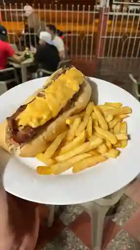Perro Caliente con Papas