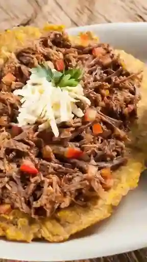Patacón con Carne