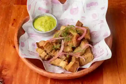 Chicharrón con Guacamole