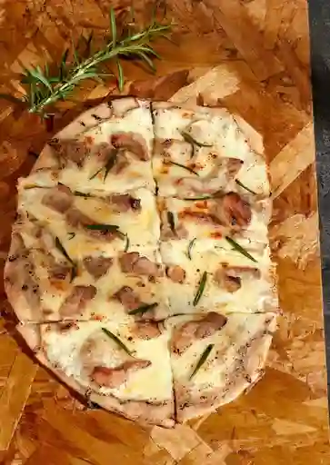 Pizza Tocino en Cerveza Negra