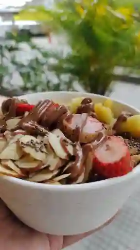 Bowl de Acai con Piña y Fresa