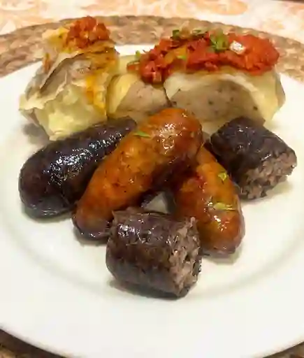 Chorizo con Morcilla + Papas Chorreadas