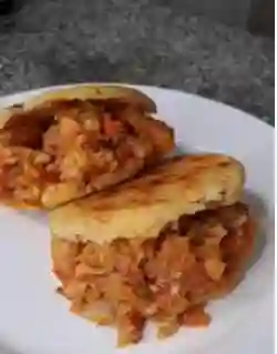 Arepa Con Chicharon Y Queso Gratinado