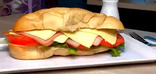 Sandwich de Jamón y Pavo