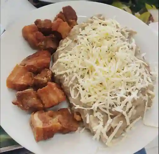 Cayeye con Chicharròn
