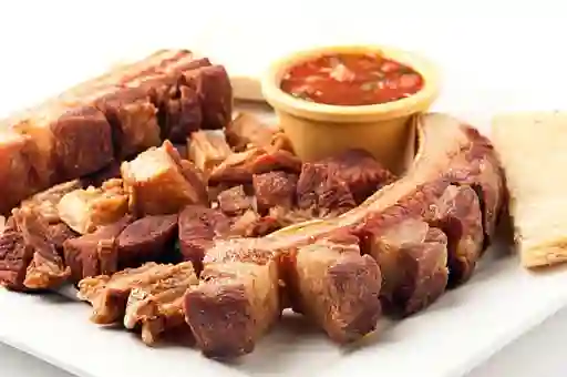 Chicharrón con Arepa