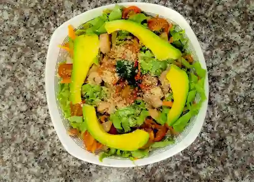 Ensalada Fresca Del Valle con Pollo Al Limón