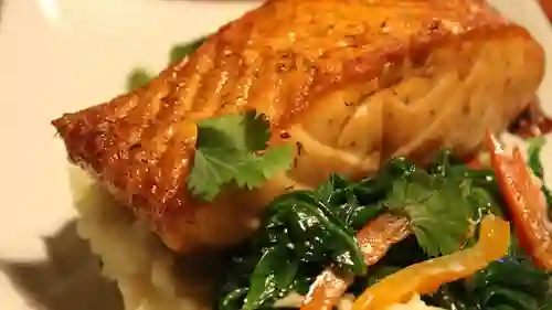 Salmón con Mantequilla Cítrica
