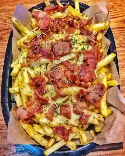 Papas con Tocineta y Queso Cheddar