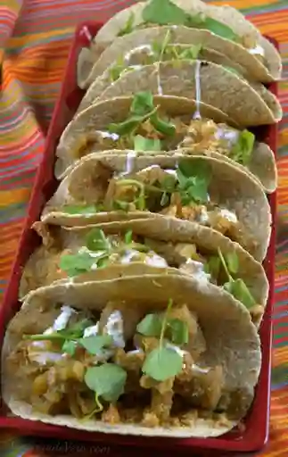 Tacos de Chicharrón Rojo