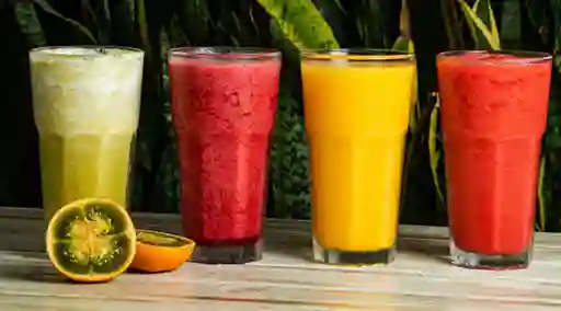 Jugos Naturales en Leche Vaso 14 Onzas