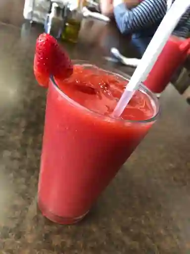 Jugo Natural en Agua de Fresa 16 Oz