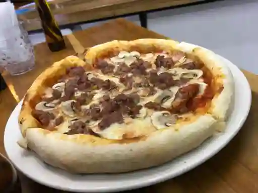 Pizza Salsiccia e Funghi