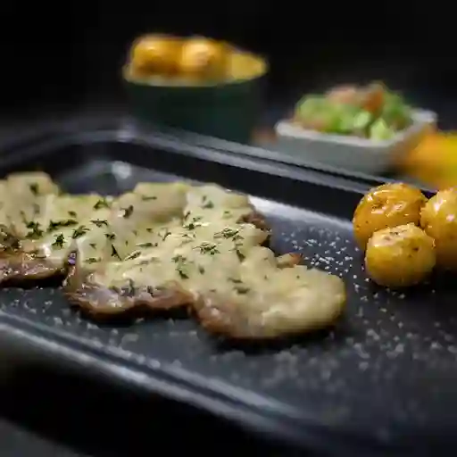 Pechuga Gratinada en Salsa de Champiñones