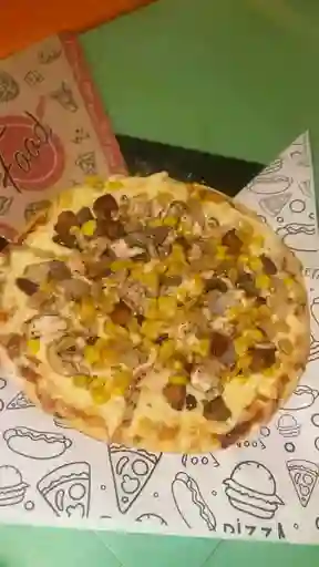 Pizza X 4 Porciones de Pollo con Champiñones