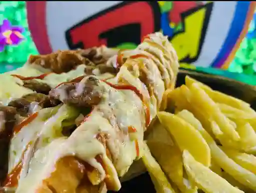 Perro Tres Carnes Grande y Papas Fritas.