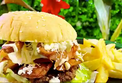 Hamburguesa Costeña y Papá a la Francesa