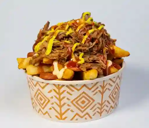 Salchipapa de Birria
