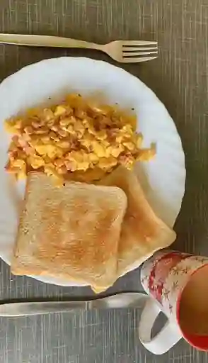 Huevos con Tocineta