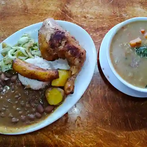 Pollo Asado Frijol y Sopa
