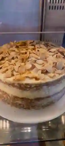 Porción Torta de Zanahoria.