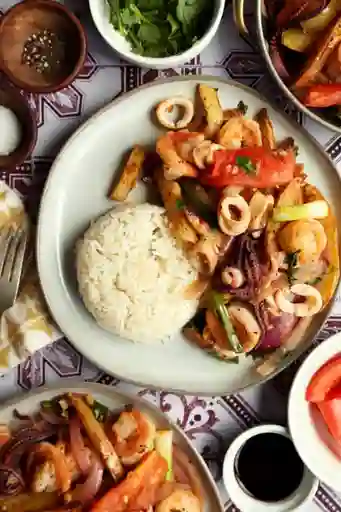 Mariscos Saltados