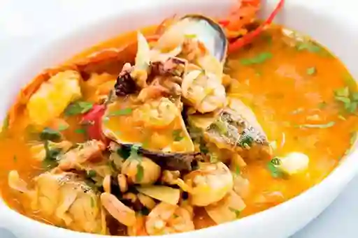 Parihuela de Mariscos y Pescado