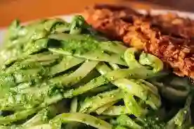 Tallarines Al Pesto Peruano con Pollo a la Parrilla