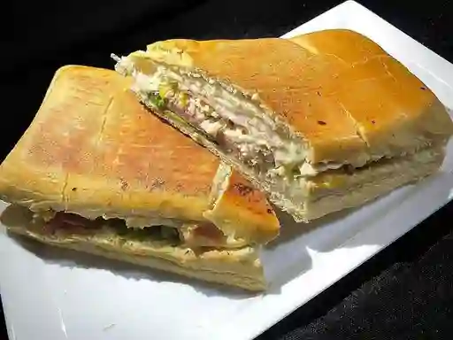 Sándwich Pollo Tocineta