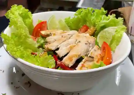 Ensalada Fresca con Pollo
