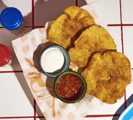 Patacón con Suero y Hogao