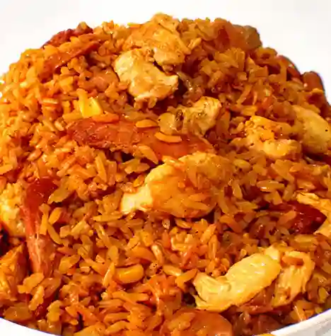 Arroz Paisa + 1/2 Pollo Asado con Francesa