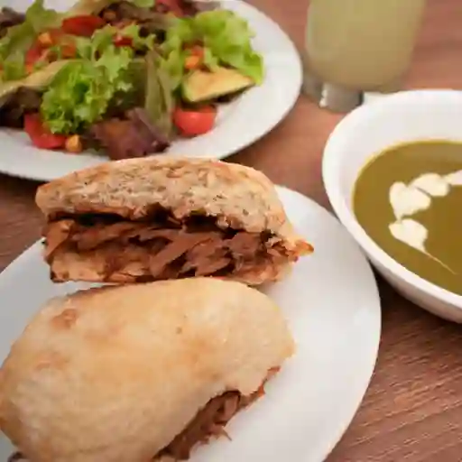 Sándwich de Posta en Salsa