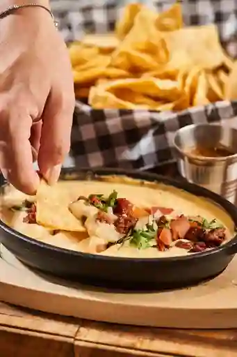 Nachitos con Queso Fundido