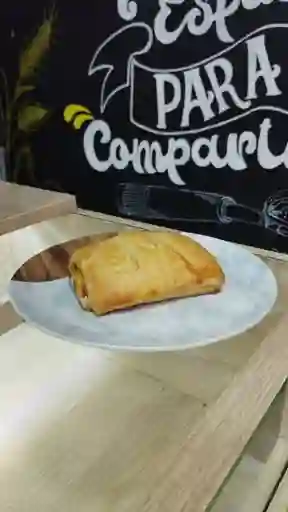 Pastel Hojaldrado Pollo Maicitos y Tocineta