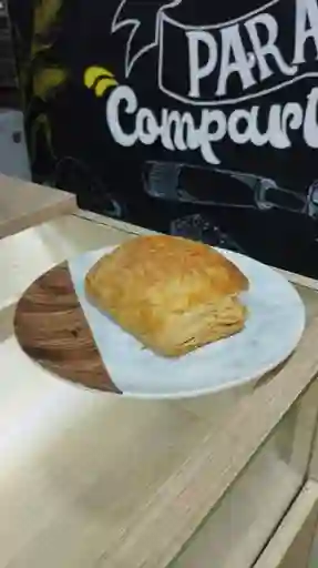 Pastel Hojaldrado de Pepperoni