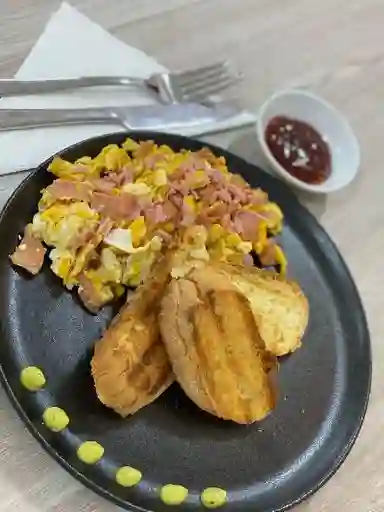 Huevos Revueltos con Jamón
