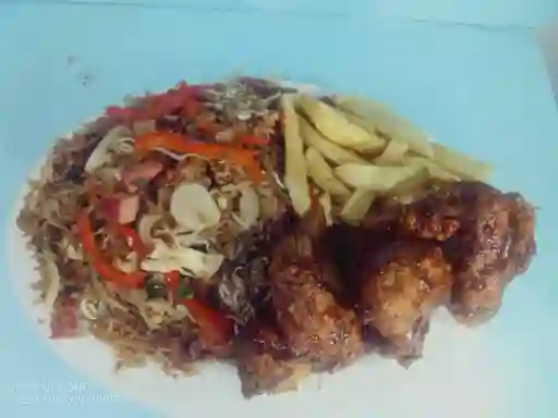 Arroz Oriental Con Alitas Bbq