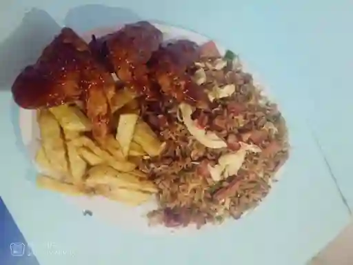 Arroz Chino Con Alitas Bbq