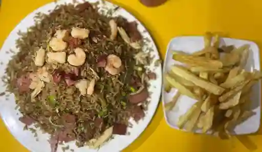 Arroz Chino Especial Con Camarones Y Costillas Bbq