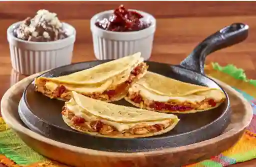 Quesadillas Tinga Pollo