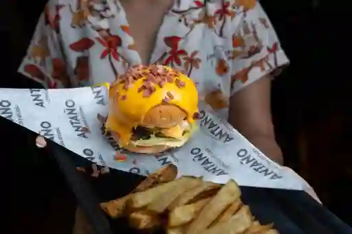Hamburguesa Americana Quesuda y Papas