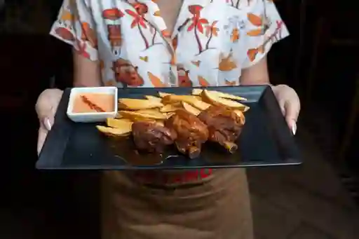 Costillas Bbq y Papas